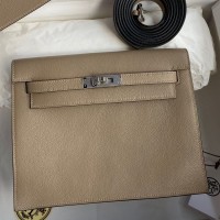 Replica Handbag Store Kelly Danse II Bag In Gris Tourterelle Evercolor Calfskin