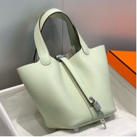 Replica Handbag Store Picotin Lock 18 Bag In Vert Fizz Clemence Leather